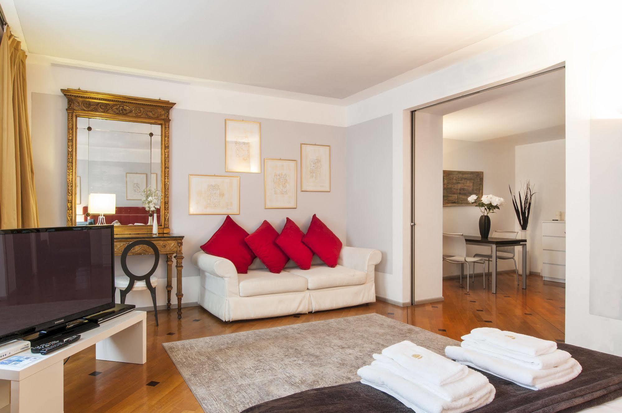Milan Royal Suites Kültér fotó